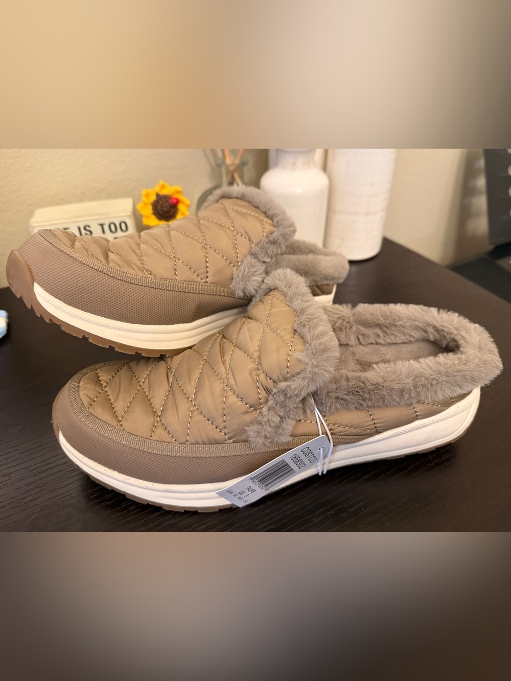 Baretraps Gemma Quilted Slip-On Clogs Taupe Faux Fur Mules Slippers Womens 9 NWT